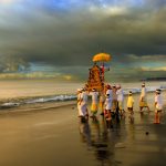 Upacara Melasti : Proses Pensucian Dalam Adat Bali