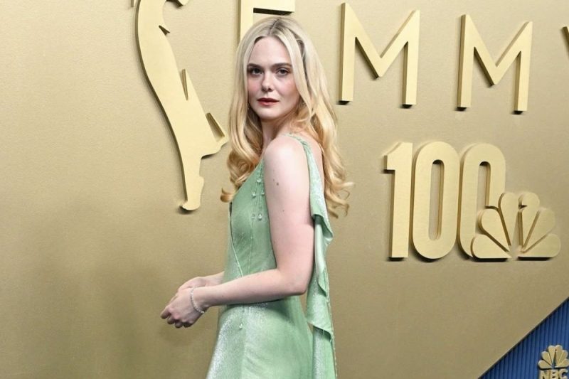 Elle Fanning Tampil Memukau di Emmys 2026, Gaun Hijau Jade